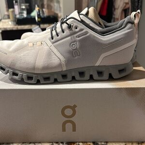 On Running Women's Cream and Gray Sneakers